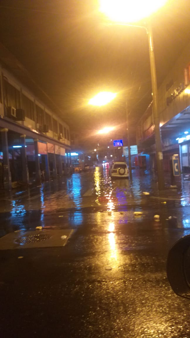 El fenómeno de calles inundadas se repitió en varios puntos de la ciudad atlántica. Foto/Diómedes Sánchez