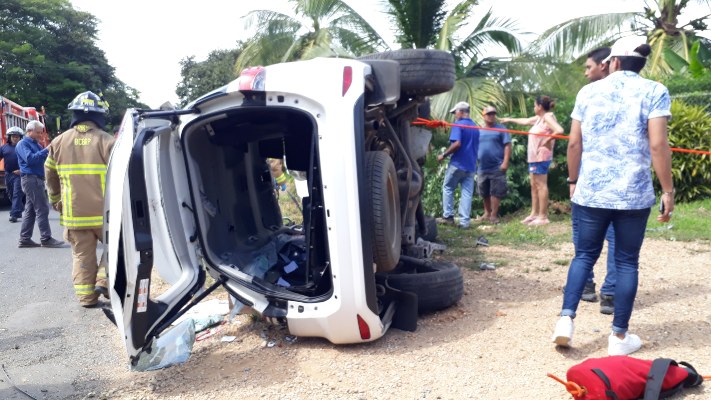 El accidente causó un gran congestionamiento a ambos lados de la vía, mientras se daban las labores de rescate. Foto/Thays Domínguez