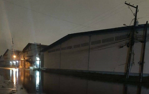 La inundación afectó sobre todo a la Avenida Meléndez. Foto: Diómedes Sánchez S. 