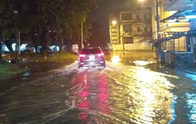 La inundación afectó sobre todo a la Avenida Meléndez. Foto: Diómedes Sánchez S. 