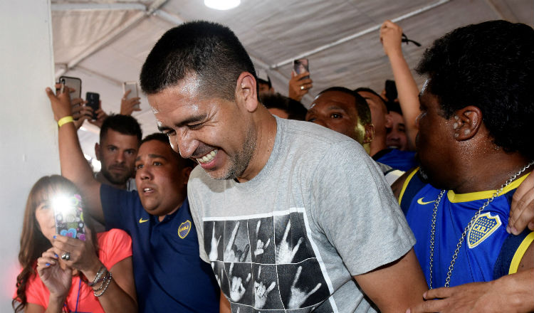 Juan Román Riquelme duerante el acto electoral. Foto EFE