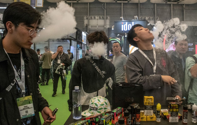 El mercado chino de vapeadores valía 750.4 millones de dólares en el 2018. La reciente Shanghai eCig Expo. Foto/ Gilles Sabrié.