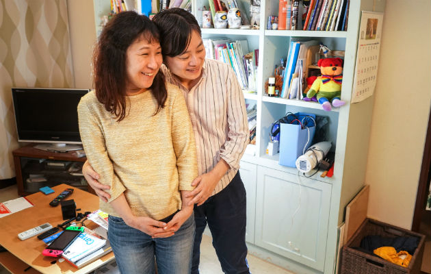Haru Ono (izq.) y Asami Nishikawa también exigen el derecho de casarse legalmente. Foto/ Chang W. Lee.