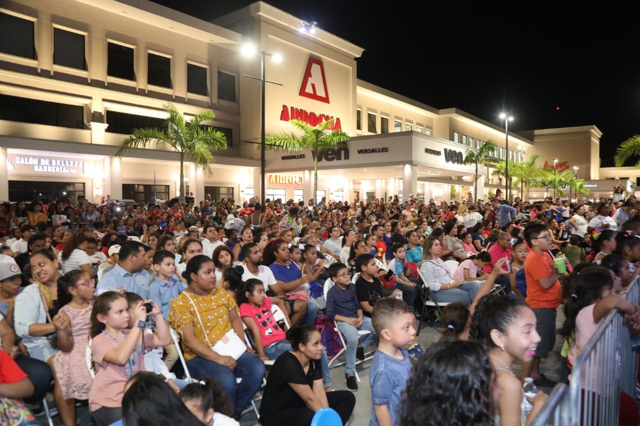 El público recibió con mucho entusiasmo esta iniciativa de la Junta Comunal de Don Bosco y MiCultura. Foto: Cortesía MiCultura