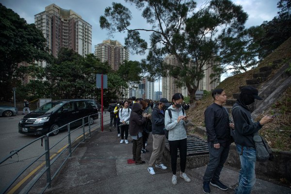  Hubo una concentración de estudiantes de secundaria en la que pidieron la liberación de los casi 3,000 menores de edad detenidos por la policía desde el inicio de las protestas. FOTO/AP