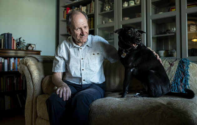 El psicólogo Clive Wynne se inspiró en Xephos para buscar qué vuelve especiales a los perros. Su teoría: el amor. Foto/ Adriana Zehbrauskas.