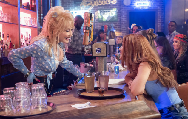 A los 73 años, Dolly Parton aún halla nuevos públicos. Un episodio de una serie en Netflix basada en sus canciones. Foto/ Netflix.