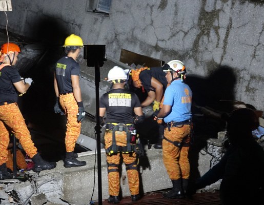 Un terremoto de magnitud 6.8 sacudió la isla de Mindanao en el sur de Filipinas el 12 de diciembre, una región en la que se han producido varios terremotos mortales en los últimos meses. FOTO/AP
