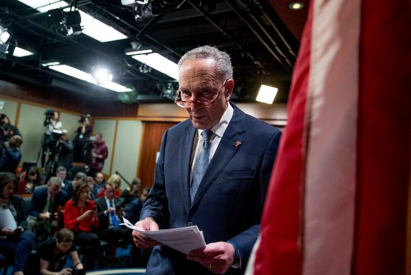 Chuck Schumer, líder de la minoría del senado. AP