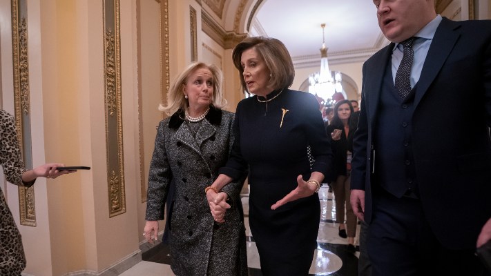 La presidenta de la Cámara de Representantes, Nancy Pelosi, pidió a los demócratas _que tienen los votos suficientes para que se someta a Trump a juicio_ que acudan a la sesión 