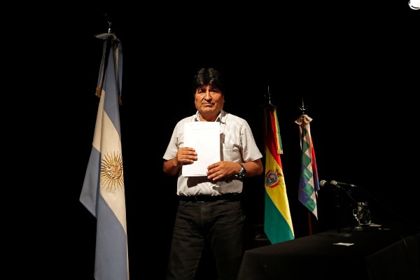 Evo Morales, se exilió en México y tras un breve paso por Cuba para hacer una consulta médica llegó al país sudamericano con el beneplácito del gobierno del presidente peronista Alberto Fernández. FOTO/AP