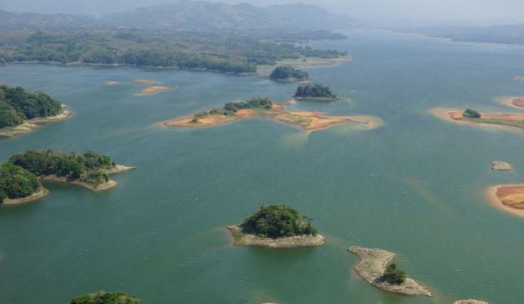 El lago Alajuela rebasó su capacidad de almacenamiento. 