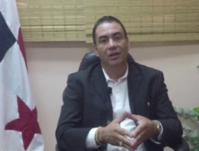 El alcalde de Tierras Altas, Javier Pittí llegó al lugar del incidente para apoyar a su hermano