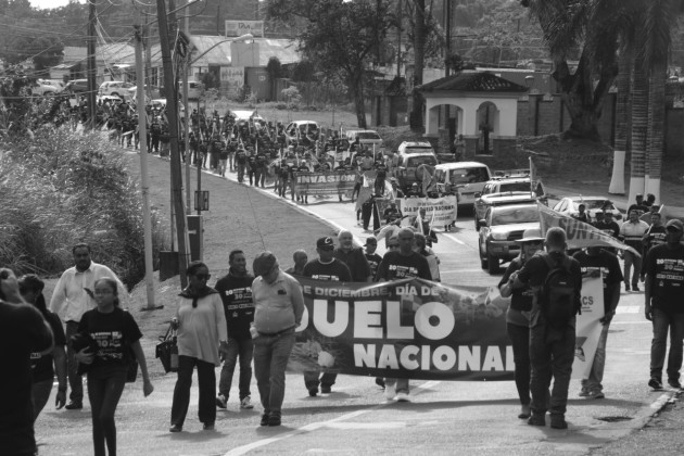 Protesta en los predios de la embajada de Estados Unidos en Panamá el pasado 20 de diciembre, 30 años después de la invasión de tropas estadounidenses al país. Foto: EFE