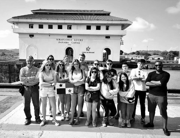 Selecto grupo de estudiantes de la Universidad de Nebraska, que en enero de 2019, visitaron el Canal de Panamá y el Fuerte San Lorenzo en Colón. Foto: Cortesía del autor. 