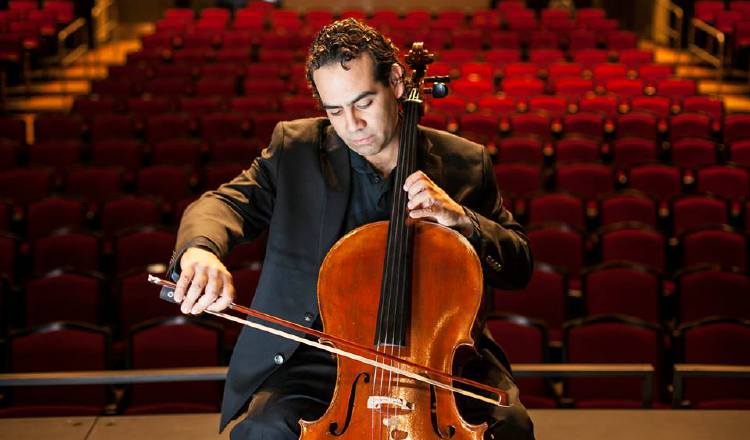Isaac Casal, violonchelista. Presidente de Funsincopa. http://asmfestivalpanama.com/