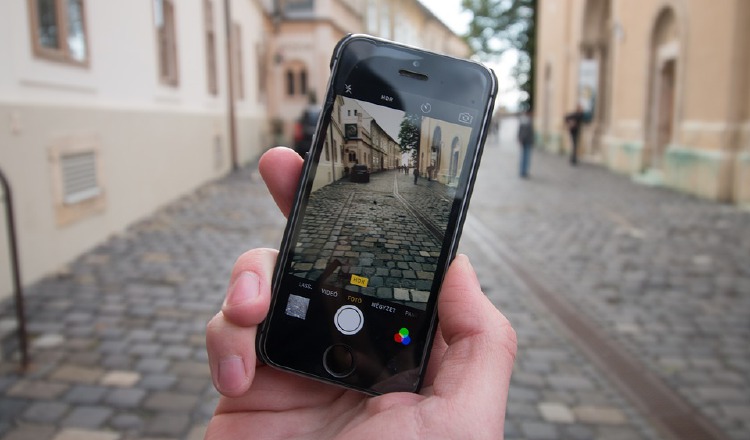 Viajeros, usuarios tecnológicos expuestos a vulnerabilidades. Foto: Pixabay