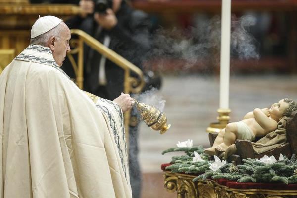 El papa Francisco oficia las primeras vísperas en la basílica de San Pedro, en la que se reflexiona sobre el año transcurrido y se da las gracias entonando el himno del 