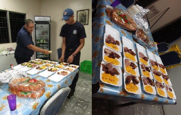 El personal de turno de la estación de bomberos de Juan Díaz preparó las vasijas con comida en la madrugada del nuevo año. 