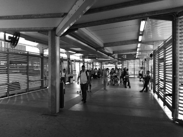 En la estación de MiBus de la Zona Paga 5 Mayo, la limpieza y el servicio han mejorado. Han colocado nuevos rótulos con la información de los buses. Foto: Cortesía de la autora.