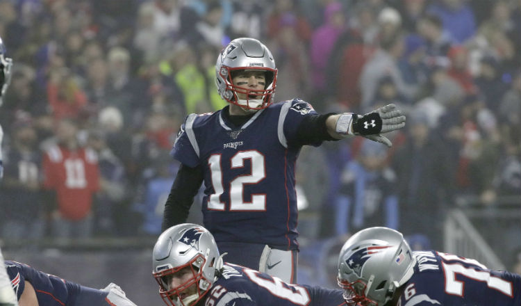 Tom Brady en el partido de los Patriots contra los Tintans de Tennessee. Foto AP