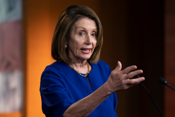 Nancy Pelosi indicó que una iniciativa similar la presentará en la Cámara Alta el senador demócrata Tim Kaine.