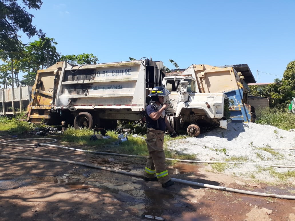 Unidades de los bomberos atendieron el llamado. Foto: Thays Domínguez