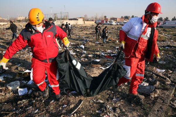 El fabricante Boeing afronta una profunda crisis tras los dos siniestros de su modelo estrella, el 737 MAX, que causaron 346 muertos y cuya producción está congelada. FOTO/AP