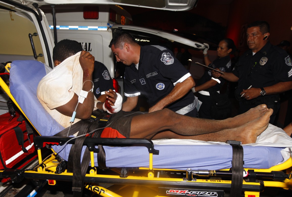 Los heridos por la masacre en La Joyita fueron trasladados a diferentes hospitales.   Foto Alexander Santamaría