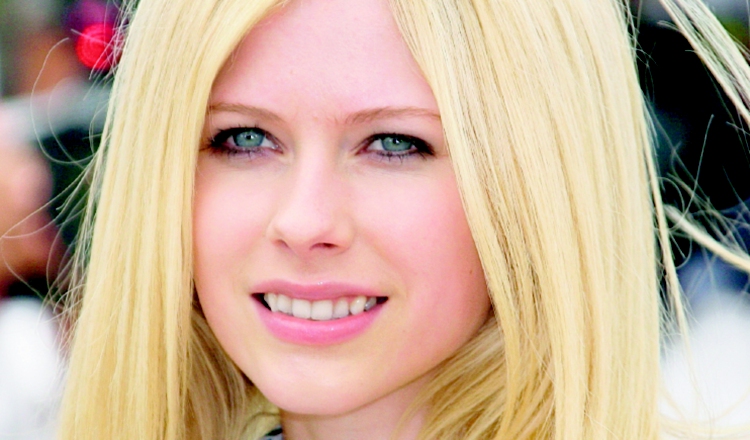 Avril Lavigne se solidarizó con Justin Bieber.