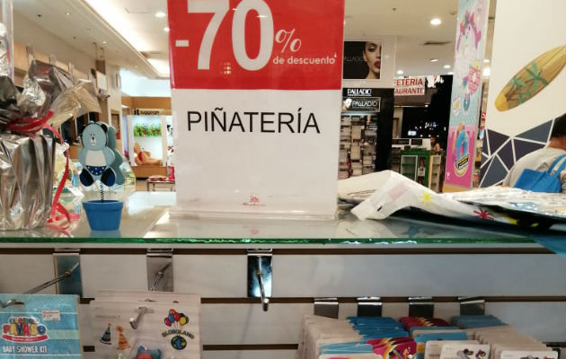 Sanborns vendió la piñatería con un 70 por ciento de descuento, ante el cierre. Foto: Panamá América.