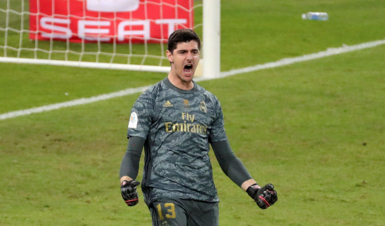 Thibaut Courtois detuvo el penal de Thomas. Foto EFE