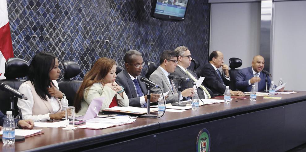 Hay 20 aspirantes al cargo de Defensor del Pueblo que debe ser elegido por la Asamblea Nacional. Foto: Panamá América.