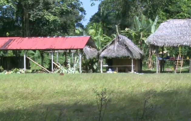 Los fallecidos fueron enterrados en una zona boscosa a dos kilómetros de distancia de la iglesia. Foto: Panamá América.