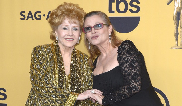 Debbie Reynolds junto a Carrie Fisher.  Foto: EFE