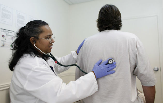 El informe detalla que el ramo de la salud aumentó en general 0.7%. Foto/Archivo