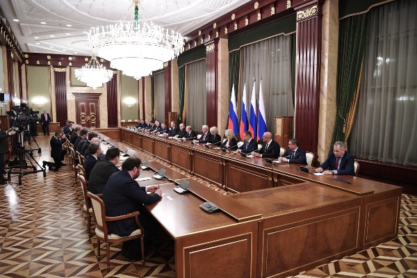 Vista general de la primera reunión del nuevo gobierno ruso con la participación del presidente ruso Vladimir Putin y el primer ministro ruso Mikhail Mishustin en la sede del gobierno en Moscú, FOTO/AP