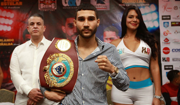 Wilfredo 'Bimbito' Méndez durante la presentación de su combate en Panamá. Foto Anayansi Gamez