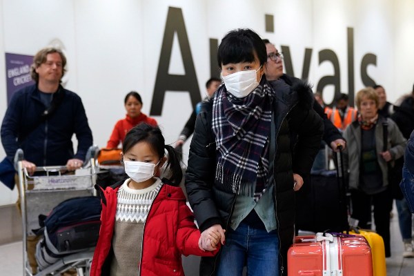 En Londres se han tomado medidas de control con la llegada de vuelos procedentes de China. FOTO/AP