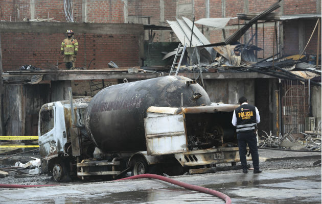 Unos catorce muertos y cincuenta heridos dejó la explosión del camión de gas. Foto: AP. 