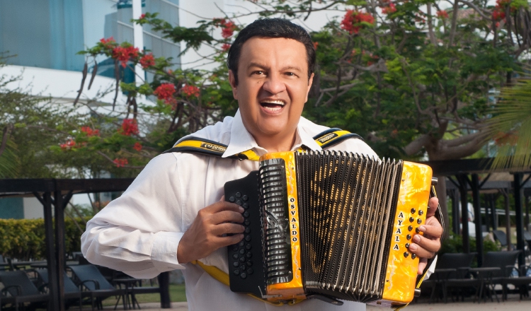 El artista agradeció a su público por el apoyo, así como a su maestro, Dorindo Cárdenas.  Cortesía 