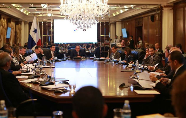 Al principio de la actual gestión el presidente de reunió con sus colaboradores para evaluar sus primeros meses de gestión. Foto: Presidencia de la República.