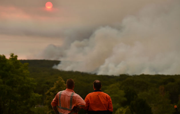 Genes que evolucionaron hace millones de años pueden ayudar o afectar la supervivencia. Un incendio en Australia. Foto / Peter Parks/Agence France-Presse — Getty Images.