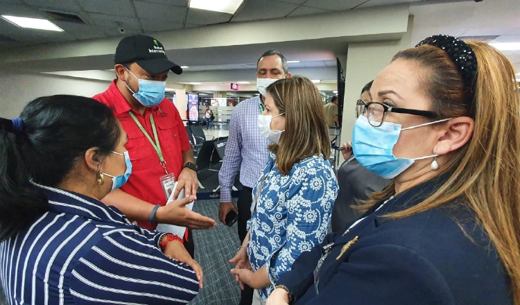La ministra de salud, Rosario Turner, estuvo acompañada de de epidemiólogos. Foto: Cortesía.