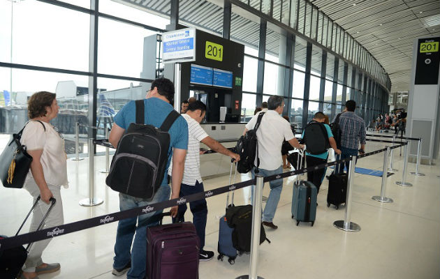 Jóvenes que llegan de China tienen otro protocolo de seguridad de salud. Foto: Panamá América