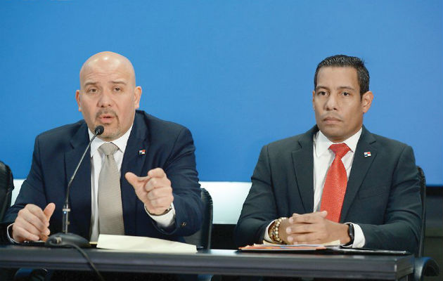 Rolando Mirones y Carlos Romeros quedan fuera del Gabinete; el comisionado Juan Pino será el nuevo ministro de Seguridad Pública. Foto: Panamá América.