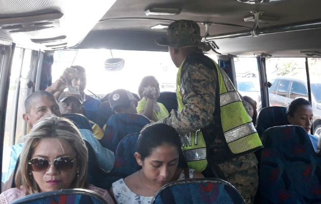 El costarricense iba en un bus comercial y llevaba el dinero adherido al cuerpo. Foto: Mayra Madrid. 