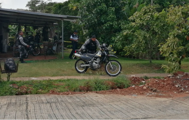 Personal judicial y de la Policía llegaron al sitio del hallazgo. Foto: Eric Montenegro.