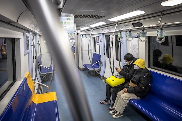 Las autoridades chinas han tratado de proyectar una imagen de normalidad institucional y alentado a las empresas a que reanuden su actividad siempre que tomen