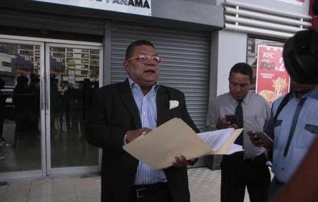 La denuncia contra el ministro de Seguridad, Juan Pino  se presenta  por la supuesta lesión patrimonial al Estado. 